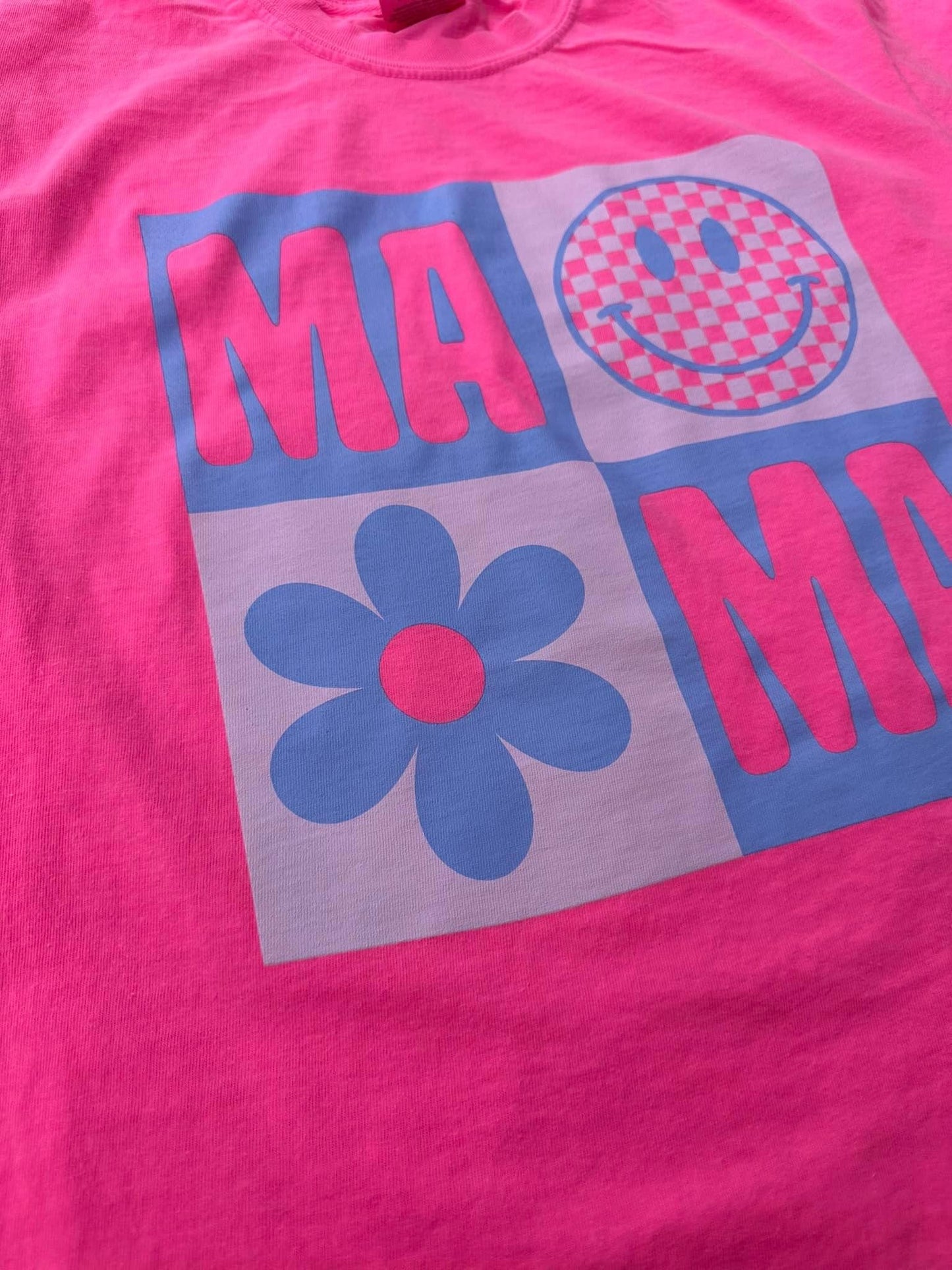 Mama Smiley Comfort Colors Tee - Pink