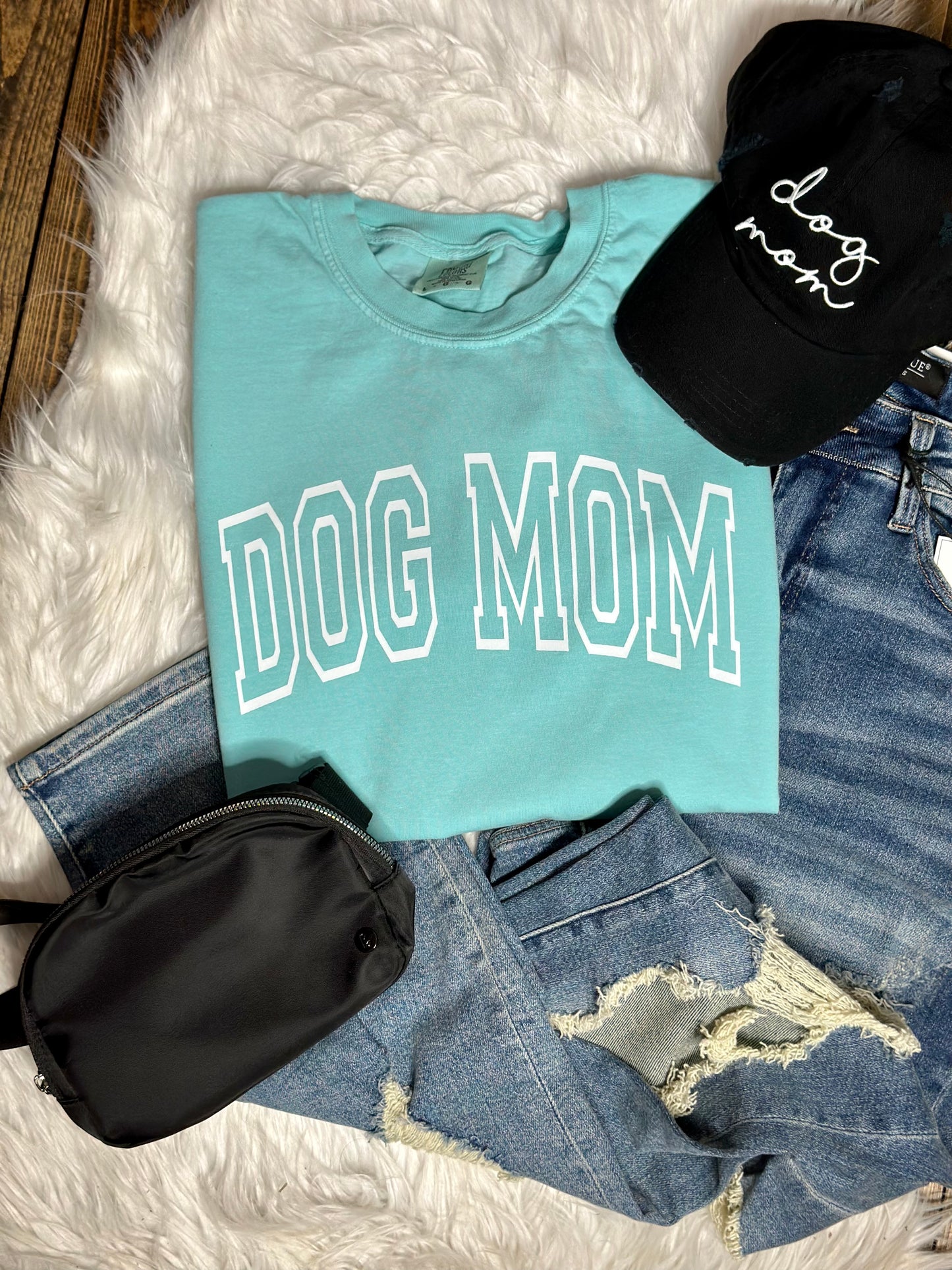 Dog Mom Graphic Tee